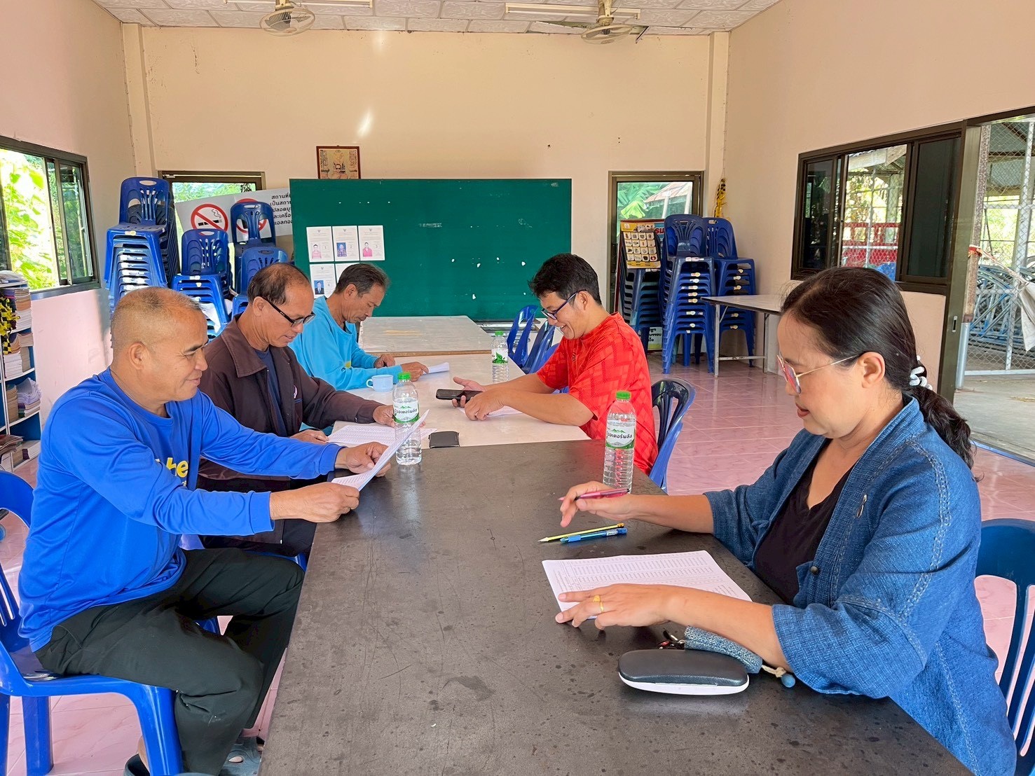 พช.อำเภอโคกศรีสุพรรณ จ.สกลนคร ลงพื้นที่ติดตามการดำเนินงานโครงการแก้ไขปัญหาความยากจน (กข.คจ.) บ้านเหล่าเหนือ