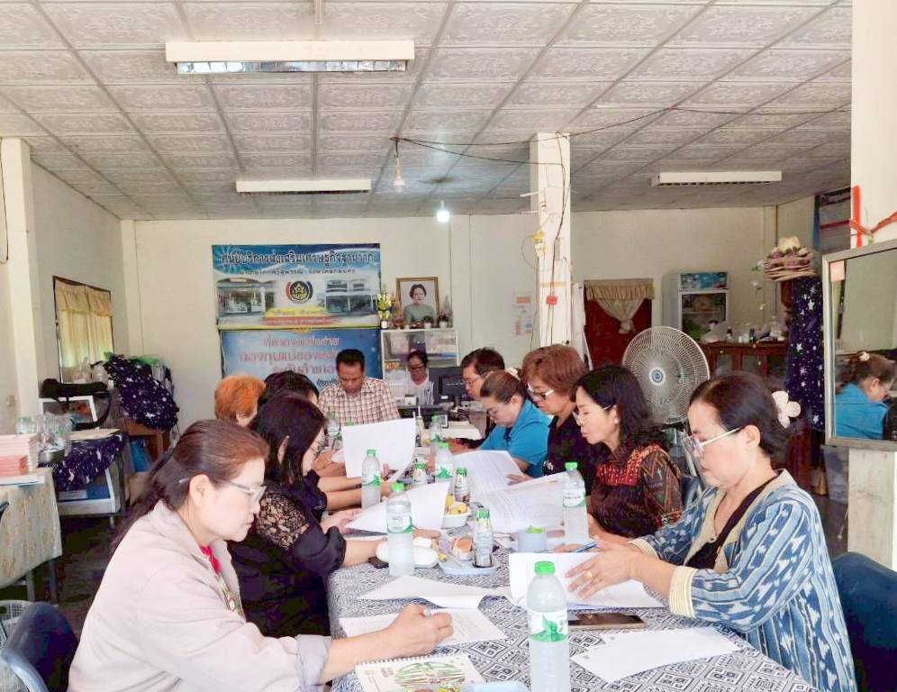 สำนักงานพัฒนาชุมชนอำเภอโคกศรีสุพรรณ : ร่วมประชุมคณะอนุกรรมการกลั่นกรอง ฯคณะทำงานขับเคลื่อนกองทุนพัฒนาบทบาทสตรีระดับอำเภอฯ (กพสอ.)
