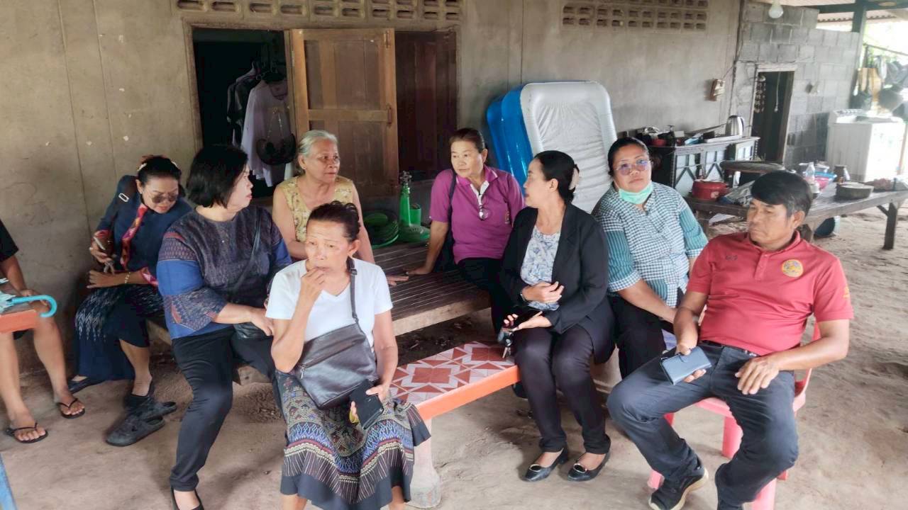 สำนักงานพัฒนาชุมชนอำเภอโคกศรีสุพรรณ : ดำเนินการกิจกรรม การติดตามหนึ้ค้างชำระกองทุนพัฒนาบทบาทสตรี"อำเภอโคกศรีสุพรรณ