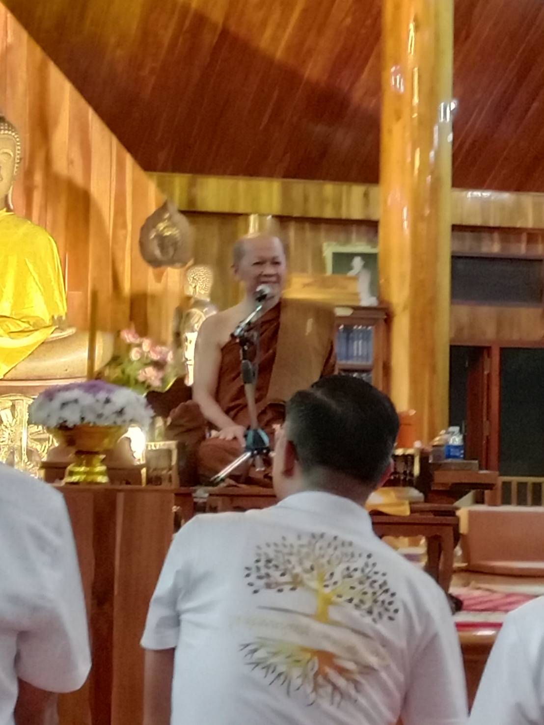พช.โคกศรีสุพรรณร่วมกิจกรรมทำบุญตักบาตร เนื่องในวันพระขึ้น 14 ค่ำ เดือน 9 ห่อข้าวประดับดิน