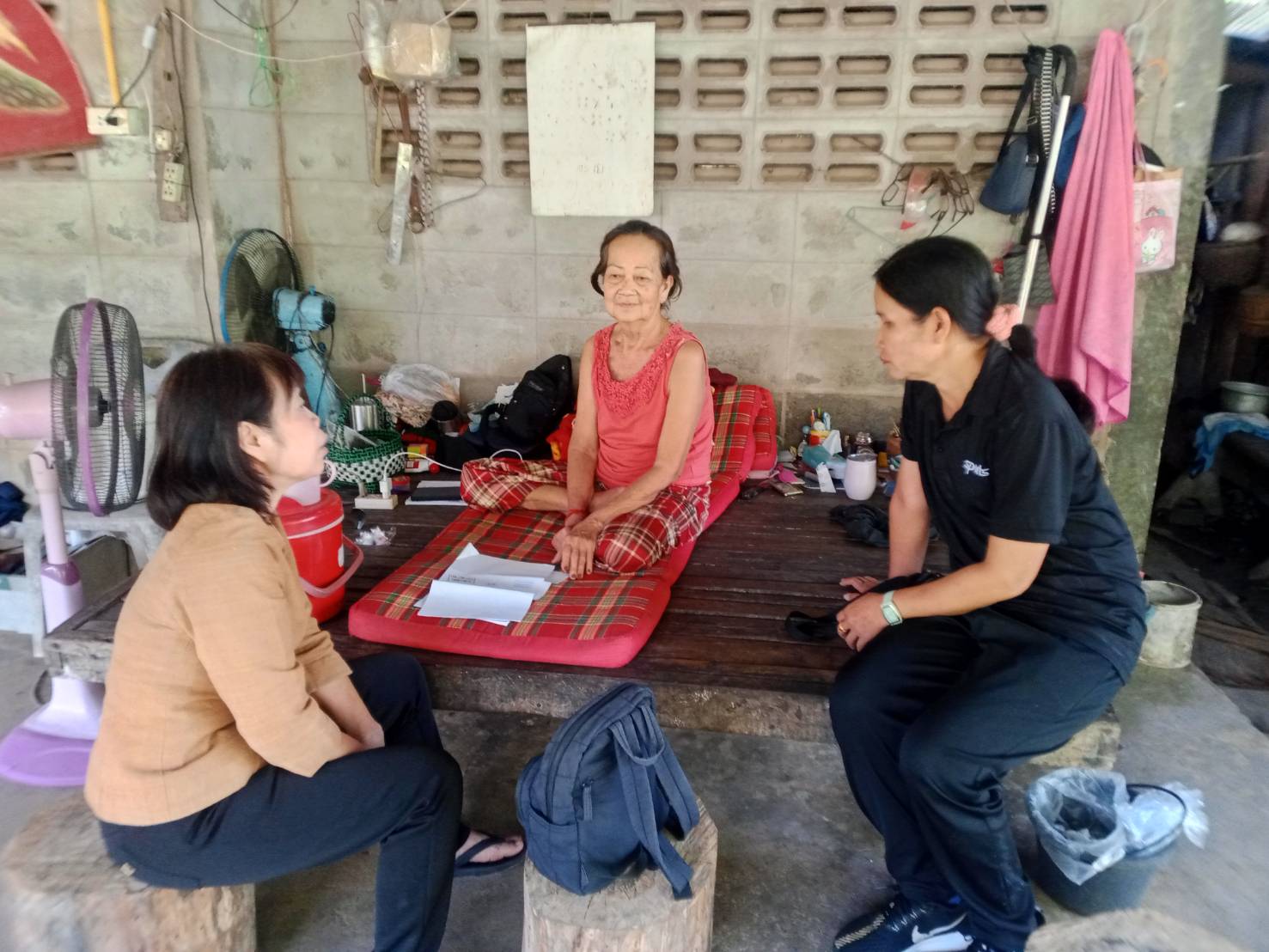 พช.โคกศรีสุพรรณ จ.สกลนคร :  : การดำเนินการติดตามเงินทุนหมุนเวียน พัฒนาบทบาทสตรี อำเภอโคกศรีสุพรรณ