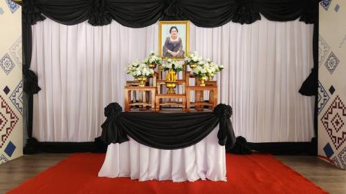 เตรียมพื้นที่การจัดพิธีถวายความอาลัยและสำนึกในพระมหากรุณาธิคุณของสมเด็จพระนางเจ้าสิริกิติ์ พระบรมราชินีนาถ พระบรมราชชนนีพันปีหลวงอำเภอโคกศรีสุพรรณ